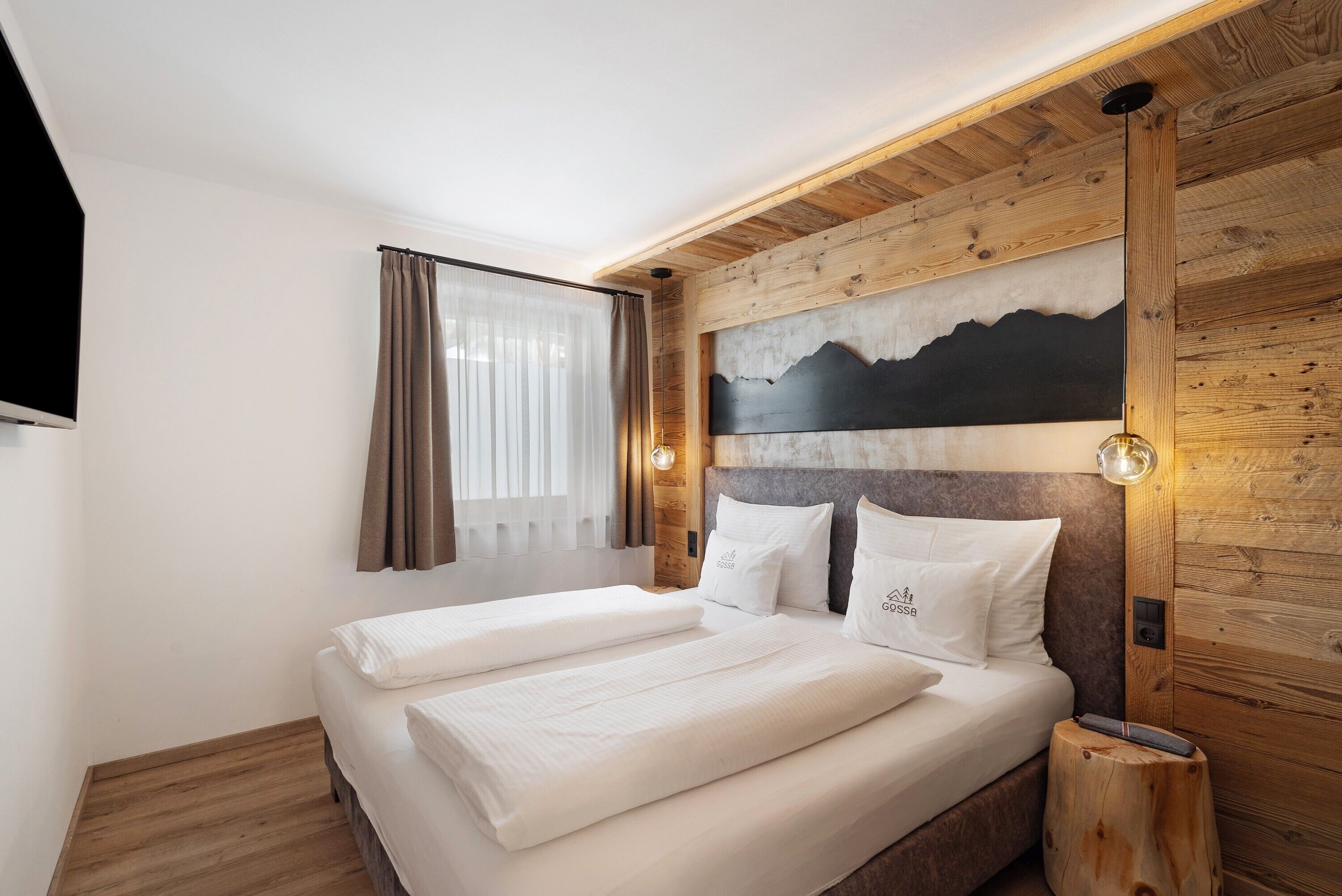 Free WiFi, bed sheets