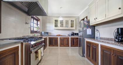Villa 'Casa Greenside of Sea' with Private Pool, Private Terrace and Wi-Fi