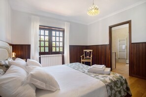 4 chambres, fer et planche à repasser, Wi-Fi gratuit, draps fournis