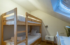 3 bedrooms, iron/ironing board, free WiFi, bed sheets