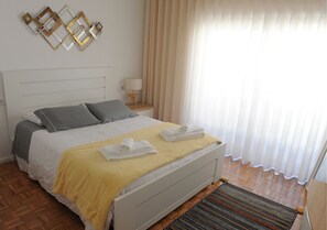 3 chambres, lit de bébé portatif, Wi-Fi, literie fournie