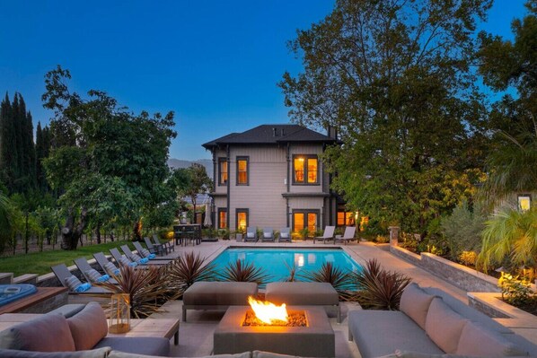 Pool - Luxurious Wine Country Estate (Geyserville)