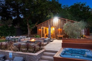 Outdoor dining - Luxurious Wine Country Estate (Geyserville)
