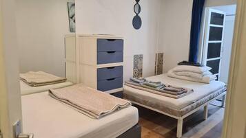 House | 1 bedroom, iron/ironing board, free WiFi, bed sheets