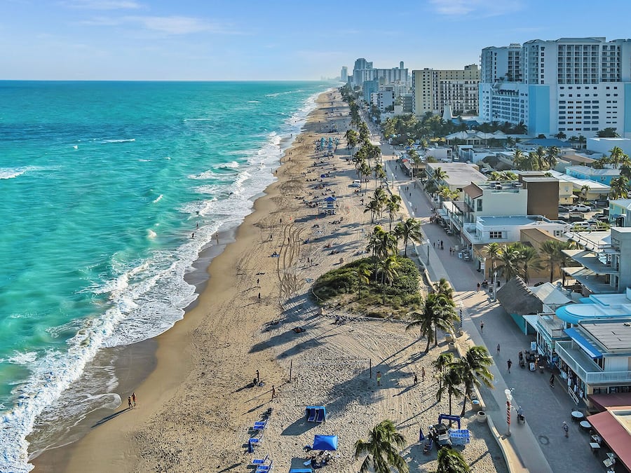 Na praia, toalhas de praia