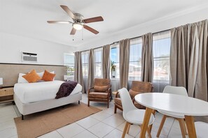 Studio Suite | In-room safe, individually decorated, individually furnished - Coastal Sunset (Hollywood)