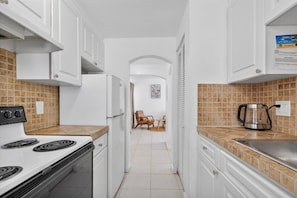 Appartamento Exclusive | Cucina privata | Frigorifero con congelatore, microonde, forno, piano cottura