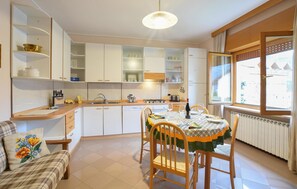 Dining - Nice apartment in Sovramonte with WiFi (Sovramonte)