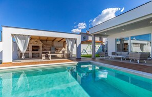Pool - Awesome home in Galizana (Galizana)