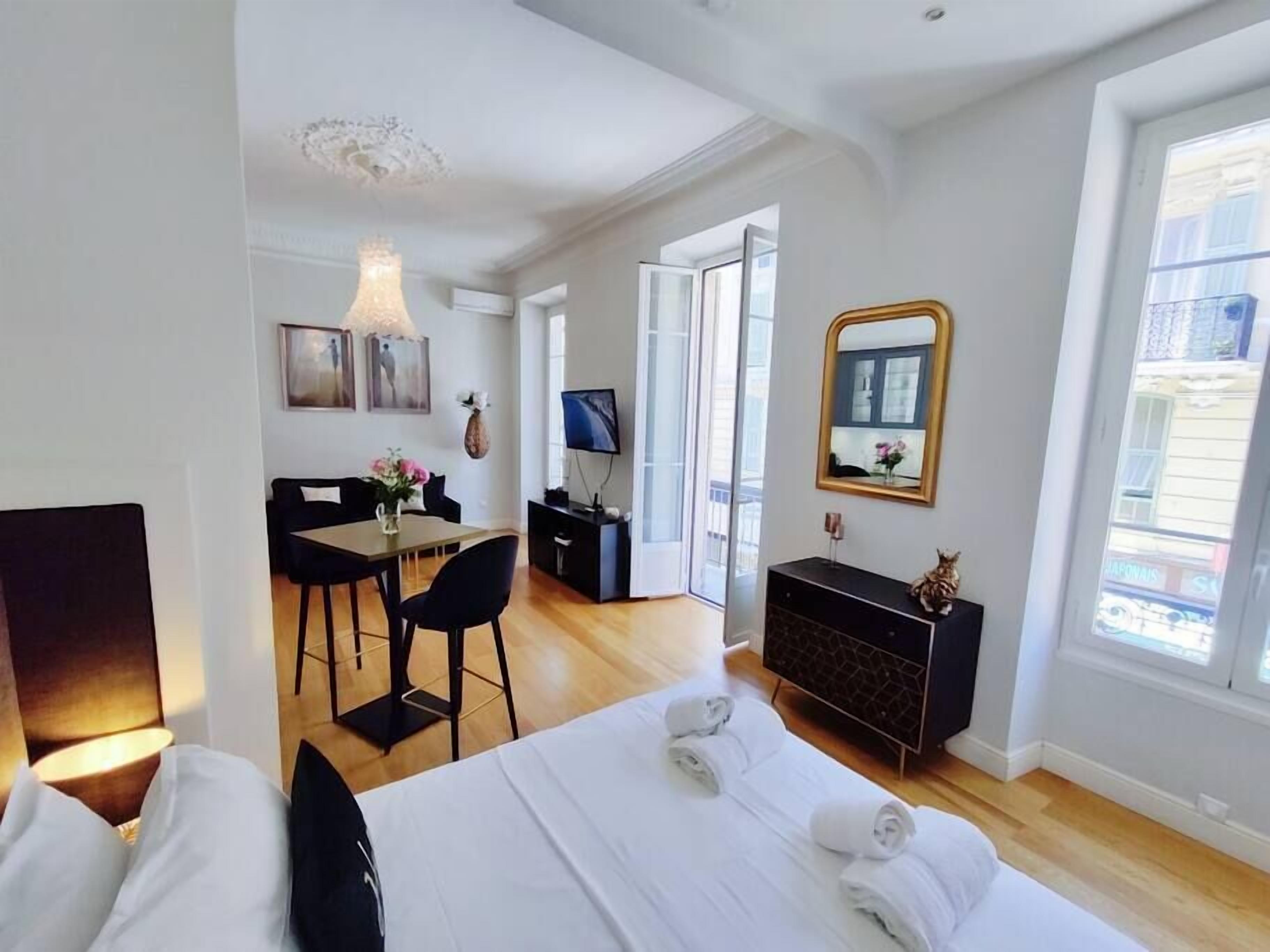 Bügeleisen/Bügelbrett, Internetzugang, Bettwäsche