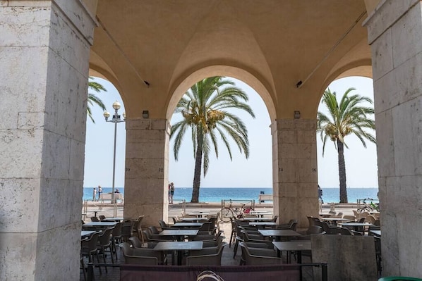 Outdoor dining - Heart of Old Nice,2 bedrooms, 5min from the sea,AC (Nice)