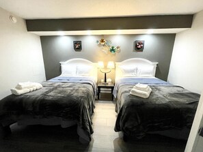 2 bedrooms, desk, WiFi, bed sheets
