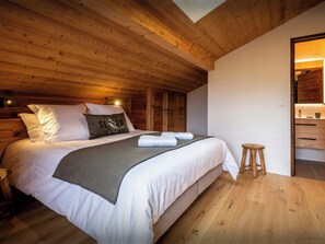 4 habitaciones, tabla de planchar con plancha, wifi y ropa de cama