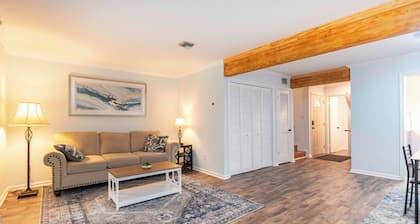 Cozy townhouse minutes from Downtown Lafayette, LA