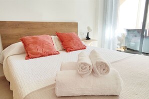 2 chambres, fer et planche à repasser, Wi-Fi, draps fournis