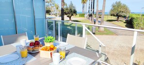 تناول الطعام بالخارج