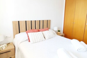 2 chambres, fer et planche à repasser, Wi-Fi, draps fournis
