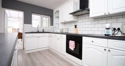 Cohost Partners Charming 4BR Home Garden Oasis Parking