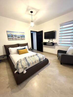 3 bedrooms, iron/ironing board, WiFi, bed sheets