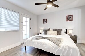 7 bedrooms, desk, iron/ironing board, WiFi - Scottsdalestays "HOLIDAYS 50% OFF"- 6BR-4BA-Pool-Spa-Theater-#1 Tourist Area. (Phoenix)