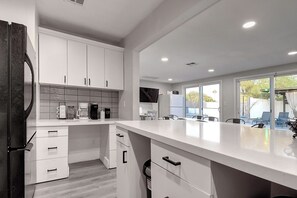 Fridge, microwave, oven, stovetop - Scottsdalestays "HOLIDAYS 50% OFF"- 6BR-4BA-Pool-Spa-Theater-#1 Tourist Area. (Phoenix)