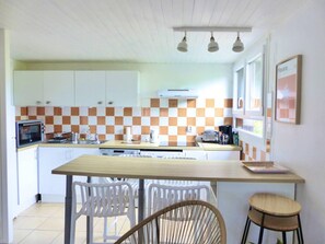 Fridge, microwave, dishwasher, toaster - MARENSIN residence. Duplex flat, close to the Bourdaines beach (SEIGNOSSE)