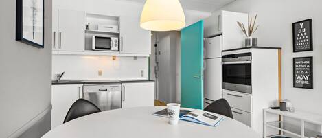 Kühlschrank, Ofen, Herdplatte, Geschirrspüler