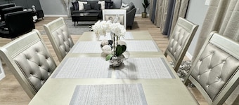 Modern & Spacious 3 Bed/2 Bath-Sleeps 8, Near Airport, Strip & Stadium