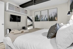 2 bedrooms, desk, iron/ironing board, travel cot