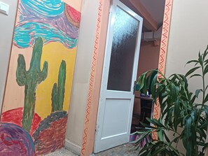 Business Shared Dormitory | Individually decorated, laptop workspace, free WiFi, bed sheets - Ermita Hostel  (Izmir)