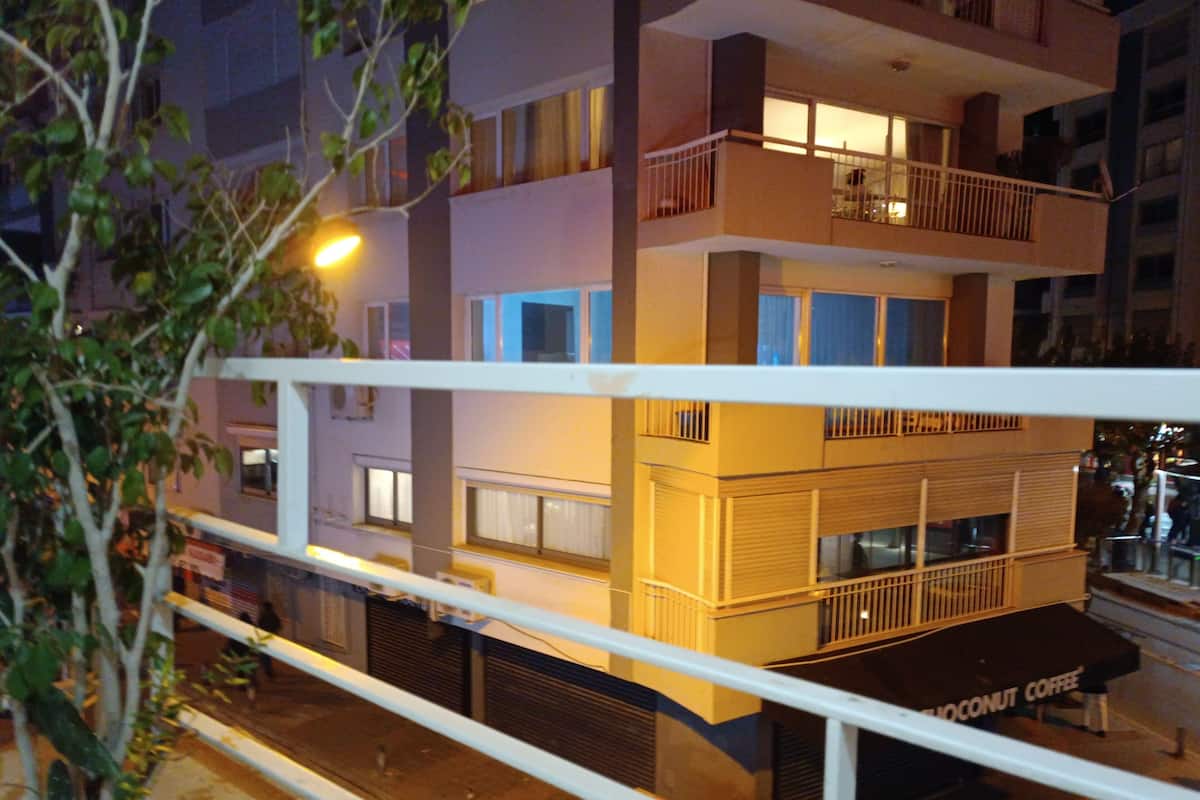 Business Shared Dormitory | Individually decorated, laptop workspace, free WiFi, bed sheets