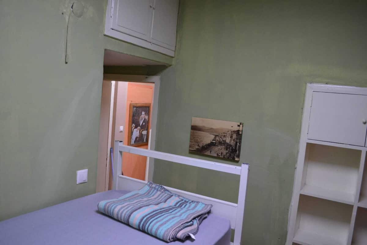 Business Shared Dormitory, 1 Bedroom, Courtyard View | Individually decorated, laptop workspace, free WiFi, bed sheets