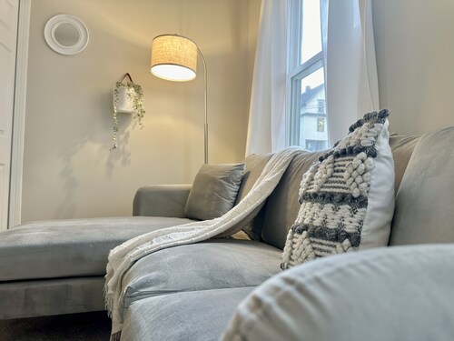 New, Clean, Downtown Getaway!