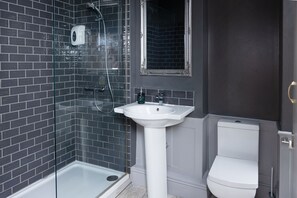Bathroom - The Clarendon Hotel (Deal)