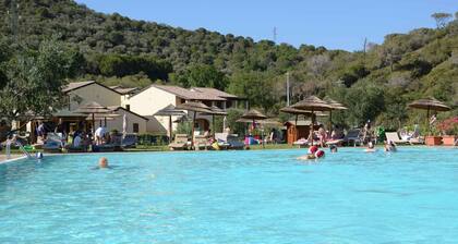 Apartamento vacacional con piscina y aire acondicionado