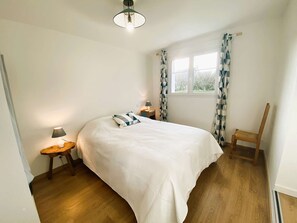 4 bedrooms, free WiFi - Sainte-Marine, charming house 9 people, beach, restaurant on foot (COMBRIT)