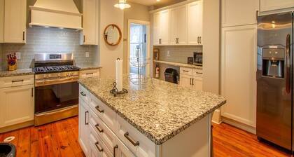 Half Block to Beach, Parking, A/C, Linens Included