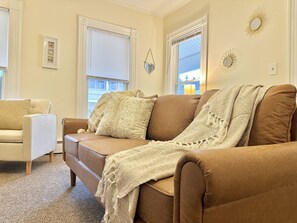 Smart TV - Spacious 3 Bedroom 2 Bath First Floor Apt Close to Downtown Concord (Concord)