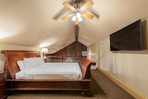 Luxury House | Premium bedding, laptop workspace, free WiFi, bed sheets - The Manor on St. Philip (New Orleans)