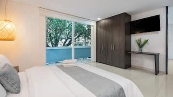 Family House | In-room safe, iron/ironing board, free WiFi