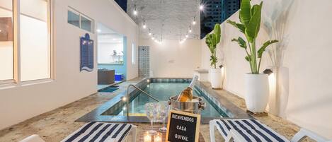 Hồ bơi ngoài trời