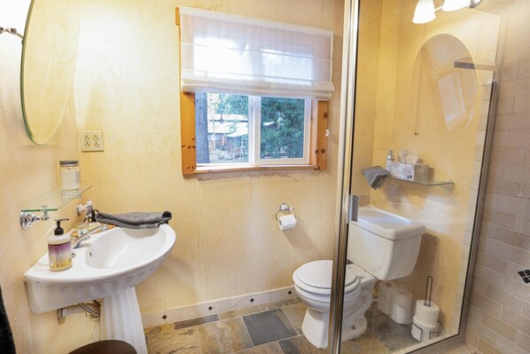 Bathroom - The Willow House (Tahoe City)