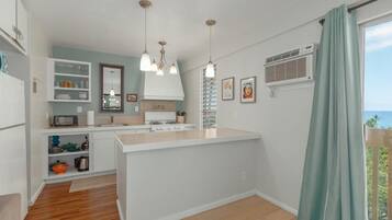 Condo, 1 King Bed (Kona Mansions#309) | Private kitchen | Paper towels