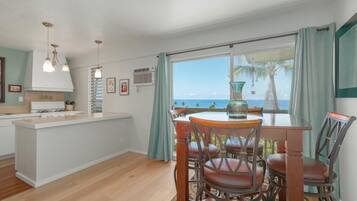 Condo, 1 King Bed (Kona Mansions#309) | Dining