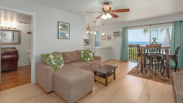 Condo, 1 King Bed (Kona Mansions#309) | Living area