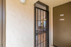 Interior - Kona Mansions#309 (Kailua-Kona)
