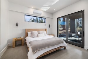 4 bedrooms, desk, iron/ironing board, free WiFi