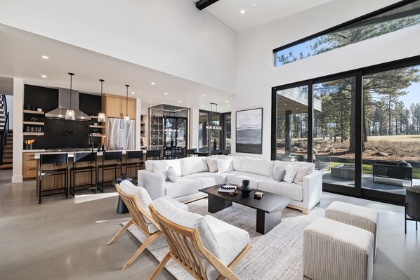 Smart TV, fireplace, offices