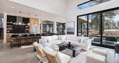 Fairway Vistas - Lux New Build in Gray's Crossing with Private Hot Tub, Gym and Media Room