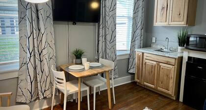 Historical loft, 2 Blocks from Trail & Downtown